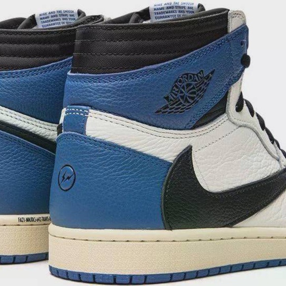 Nike Air Jordan 1 Retro High OG SP x Travis Scott - Picture 3 of 4